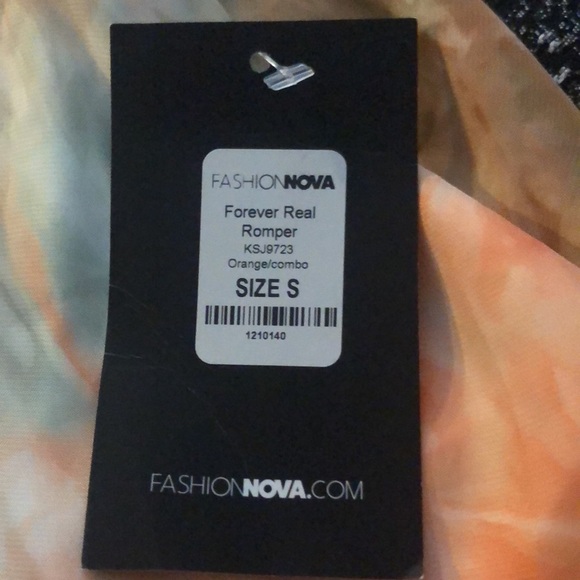 Light ruffle tye dye romper✨ - Picture 2 of 2